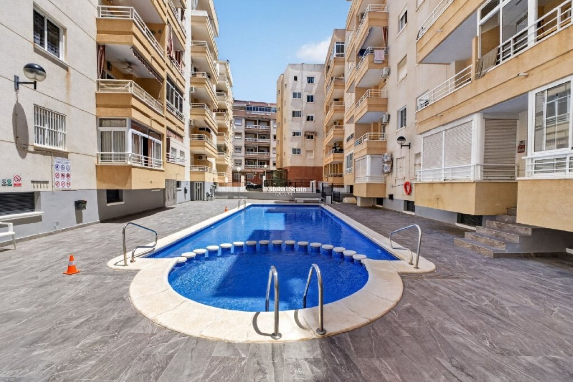Revente - APPARTEMENT -
TORREVIEJA - Costa Blanca