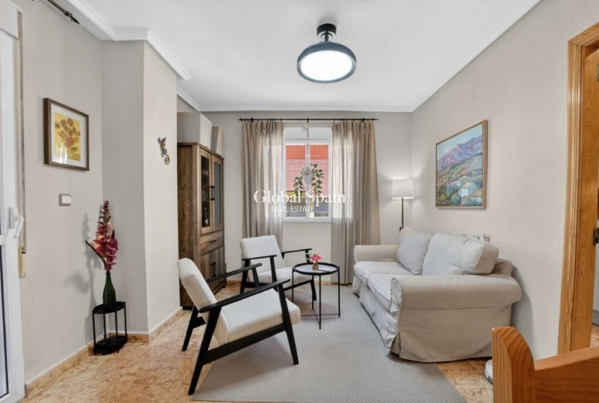 Revente - APPARTEMENT -
TORREVIEJA - Costa Blanca