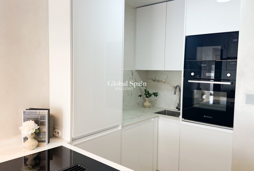 Revente - APPARTEMENT -
TORREVIEJA - Costa Blanca