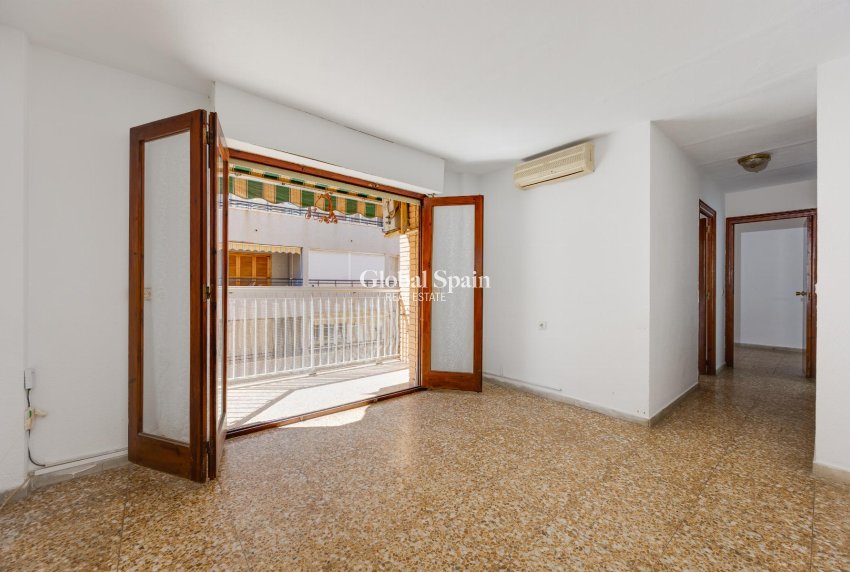 Revente - APPARTEMENT -
TORREVIEJA - Costa Blanca
