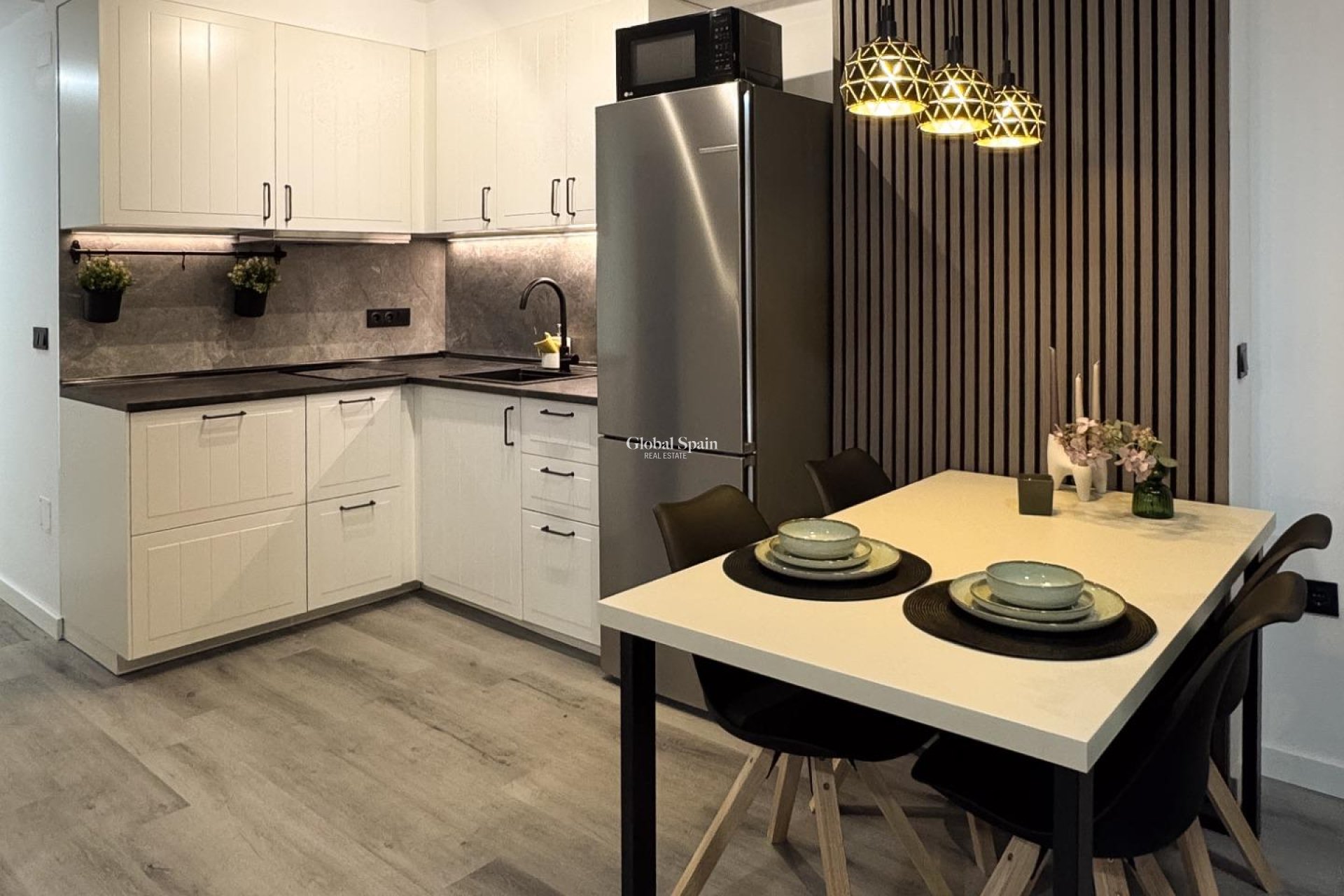 Revente - APPARTEMENT -
TORREVIEJA - Curva Del Palangre