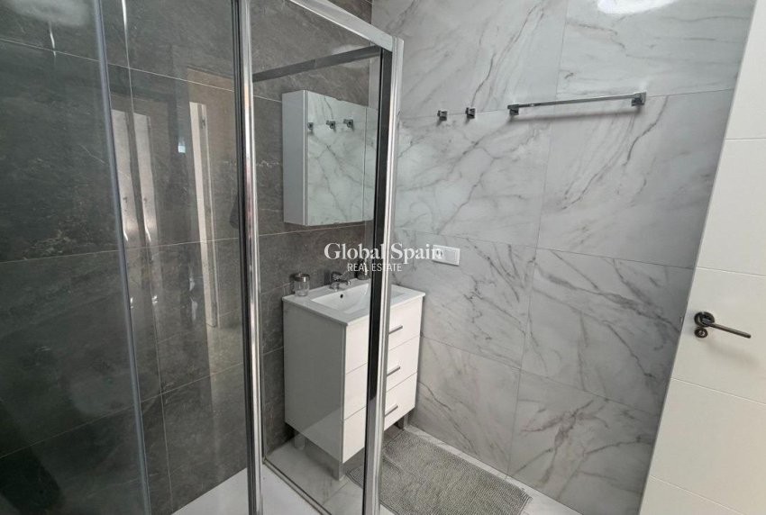 Revente - APPARTEMENT -
TORREVIEJA - Curva Del Palangre