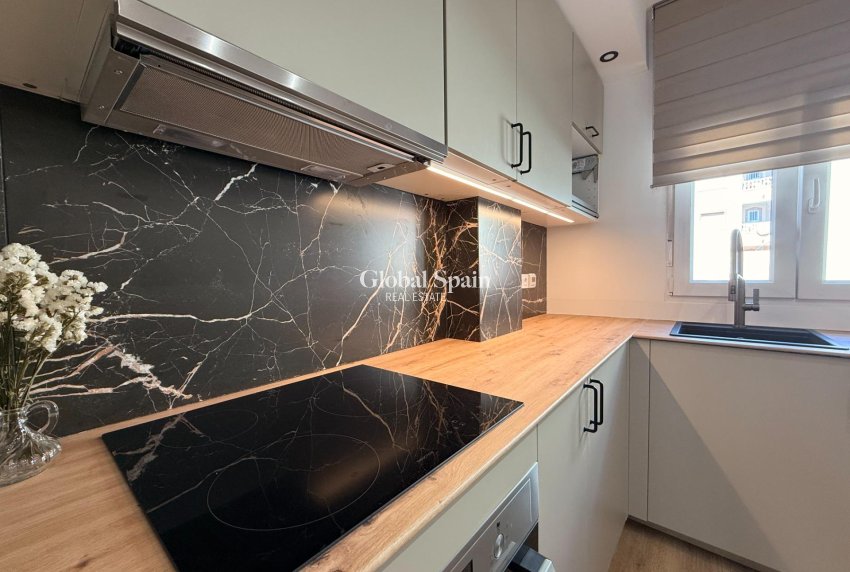 Revente - APPARTEMENT -
TORREVIEJA - Curva Del Palangre