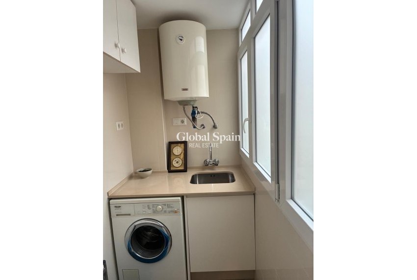 Revente - APPARTEMENT -
TORREVIEJA - El Acequión - Los Náufragos