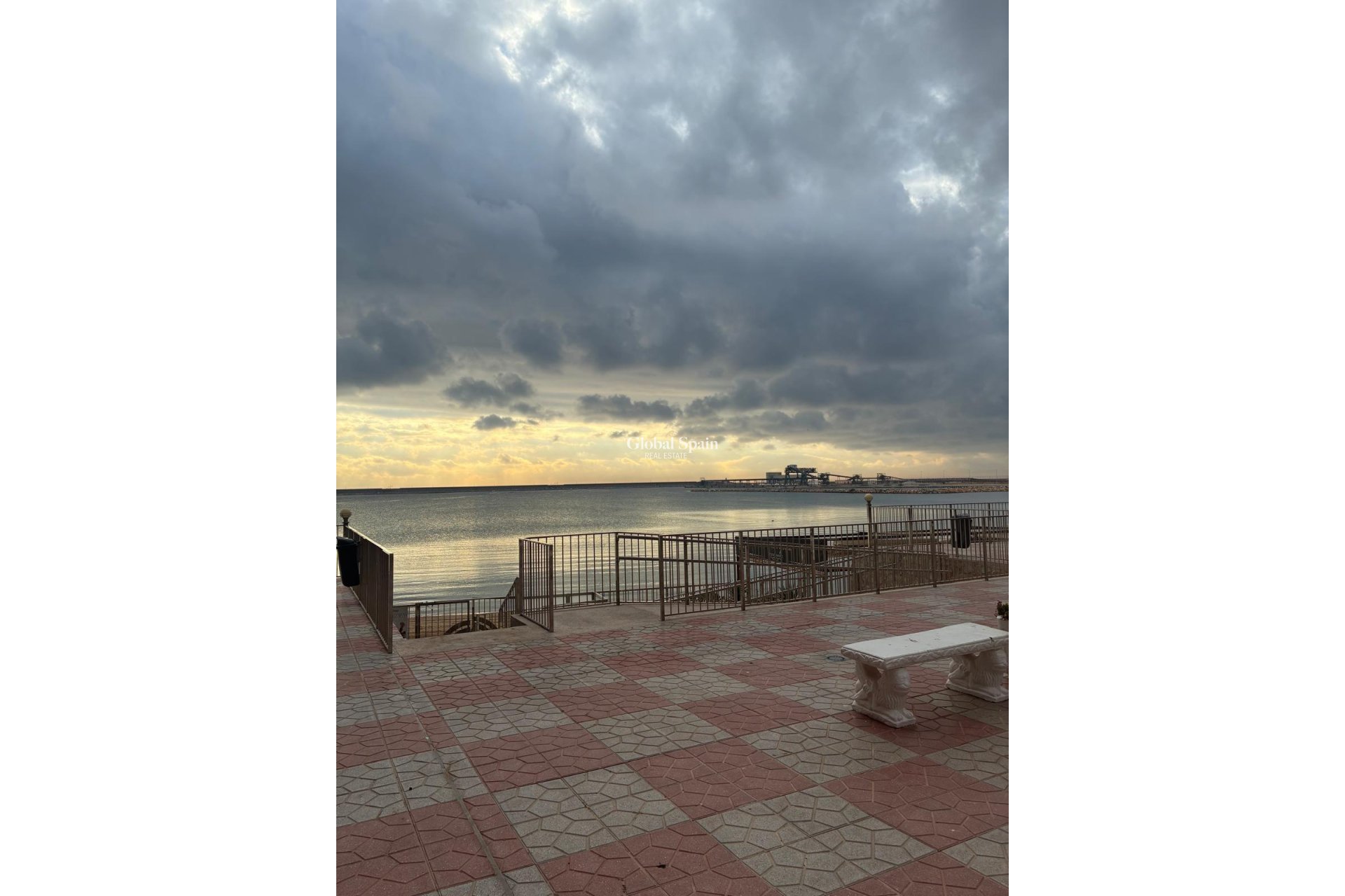 Revente - APPARTEMENT -
TORREVIEJA - El Acequión - Los Náufragos