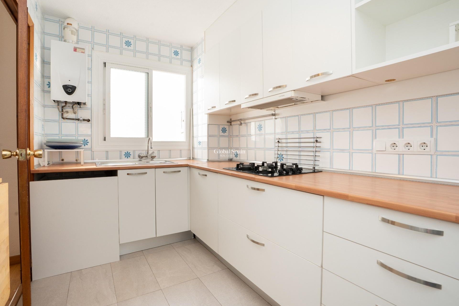 Revente - APPARTEMENT -
TORREVIEJA - El Acequión - Los Náufragos