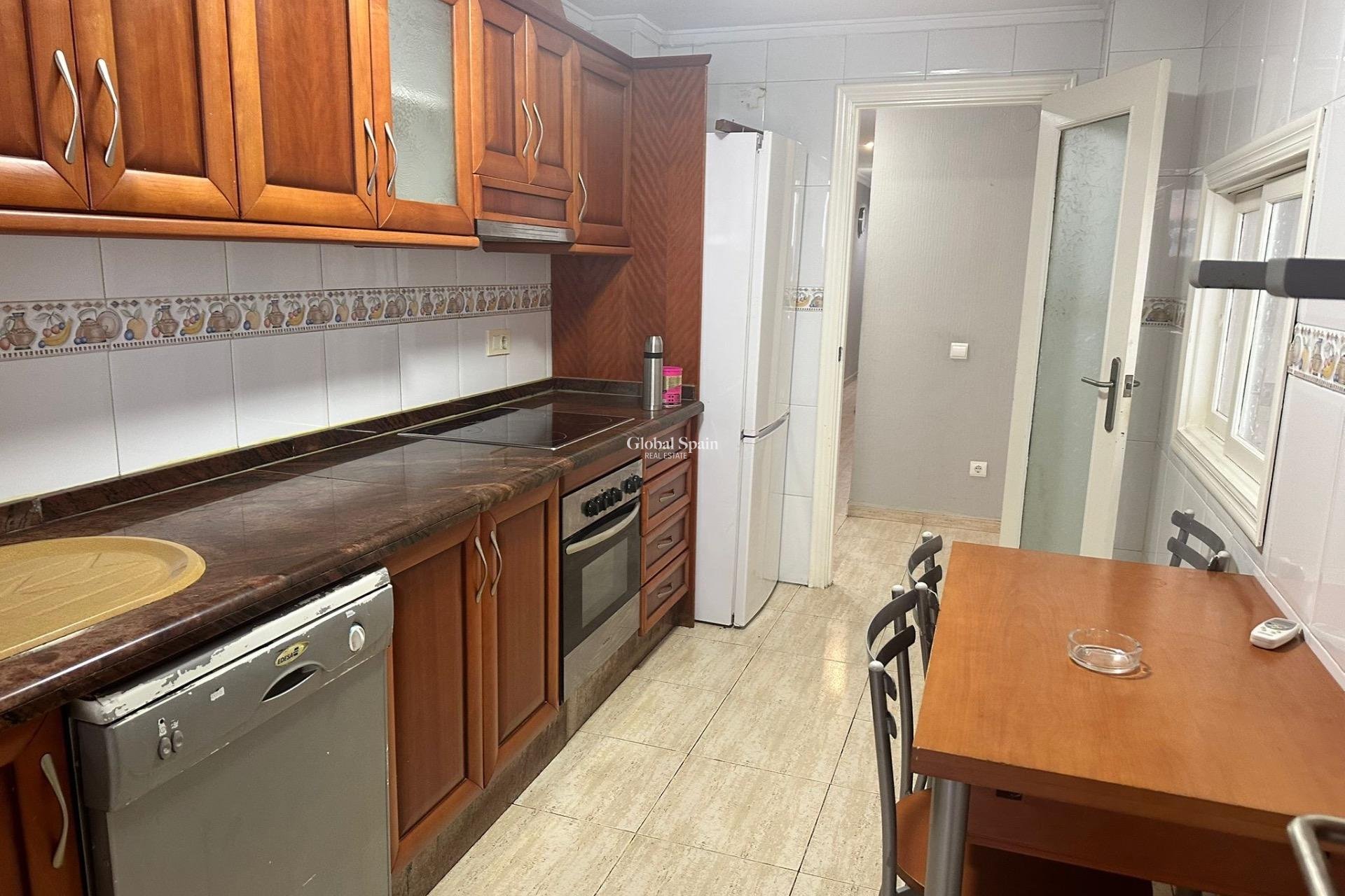 Revente - APPARTEMENT -
TORREVIEJA - El Acequión - Los Náufragos