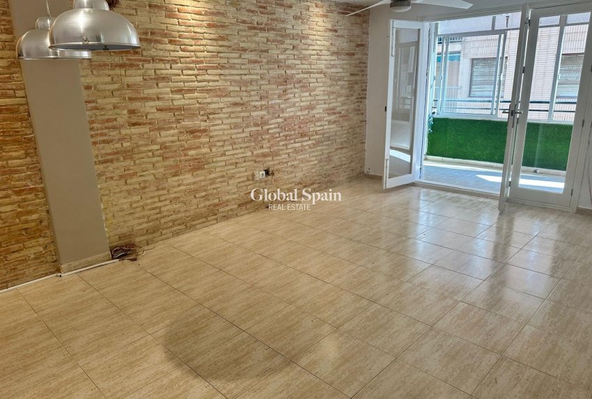 Revente - APPARTEMENT -
TORREVIEJA - El Acequión - Los Náufragos