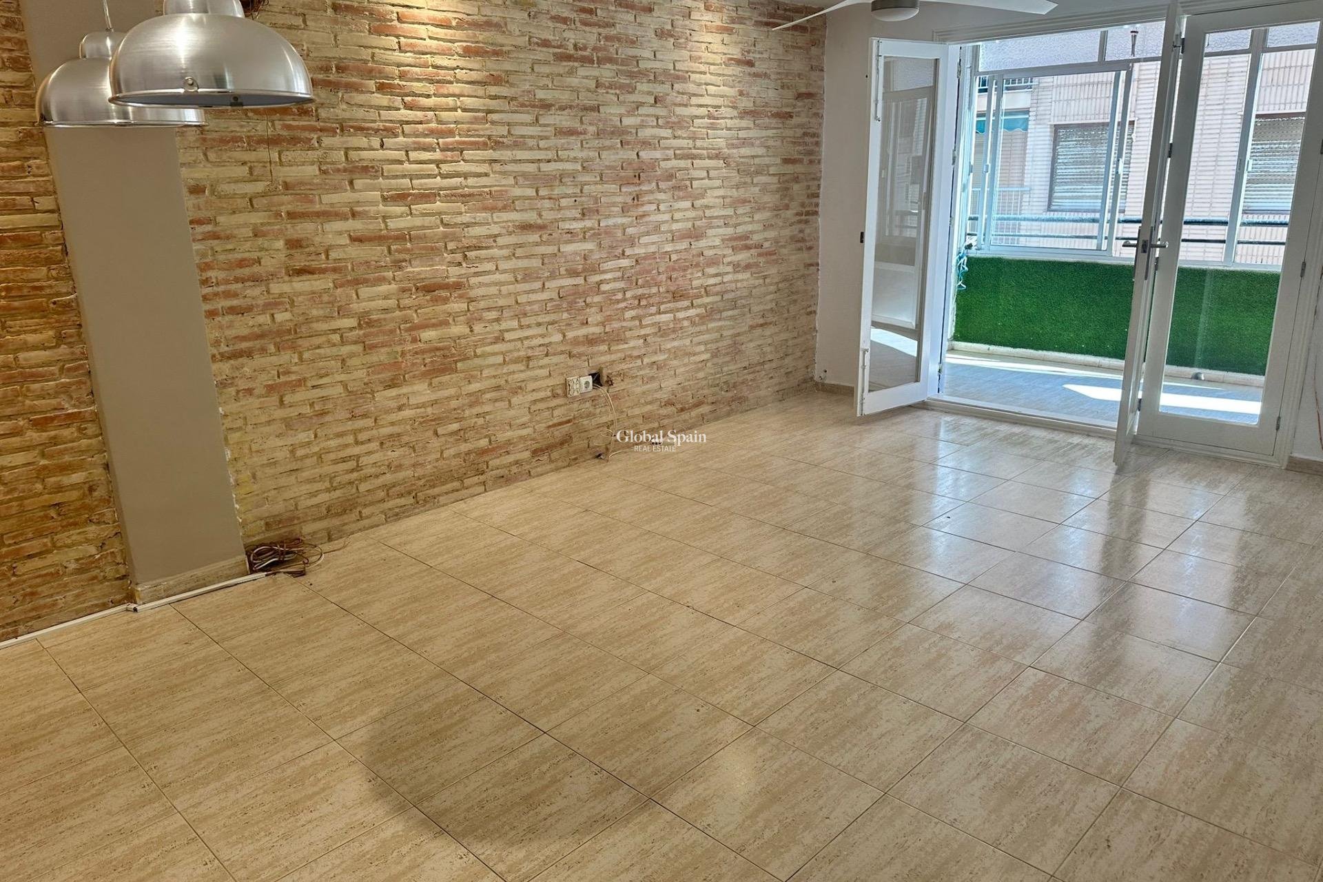 Revente - APPARTEMENT -
TORREVIEJA - El Acequión - Los Náufragos