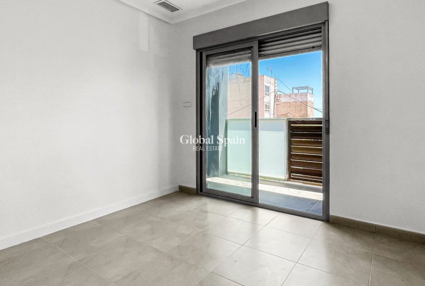 Revente - APPARTEMENT -
TORREVIEJA - El Acequión - Los Náufragos