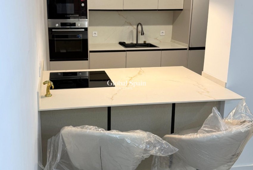 Revente - APPARTEMENT -
TORREVIEJA - El Acequión - Los Náufragos