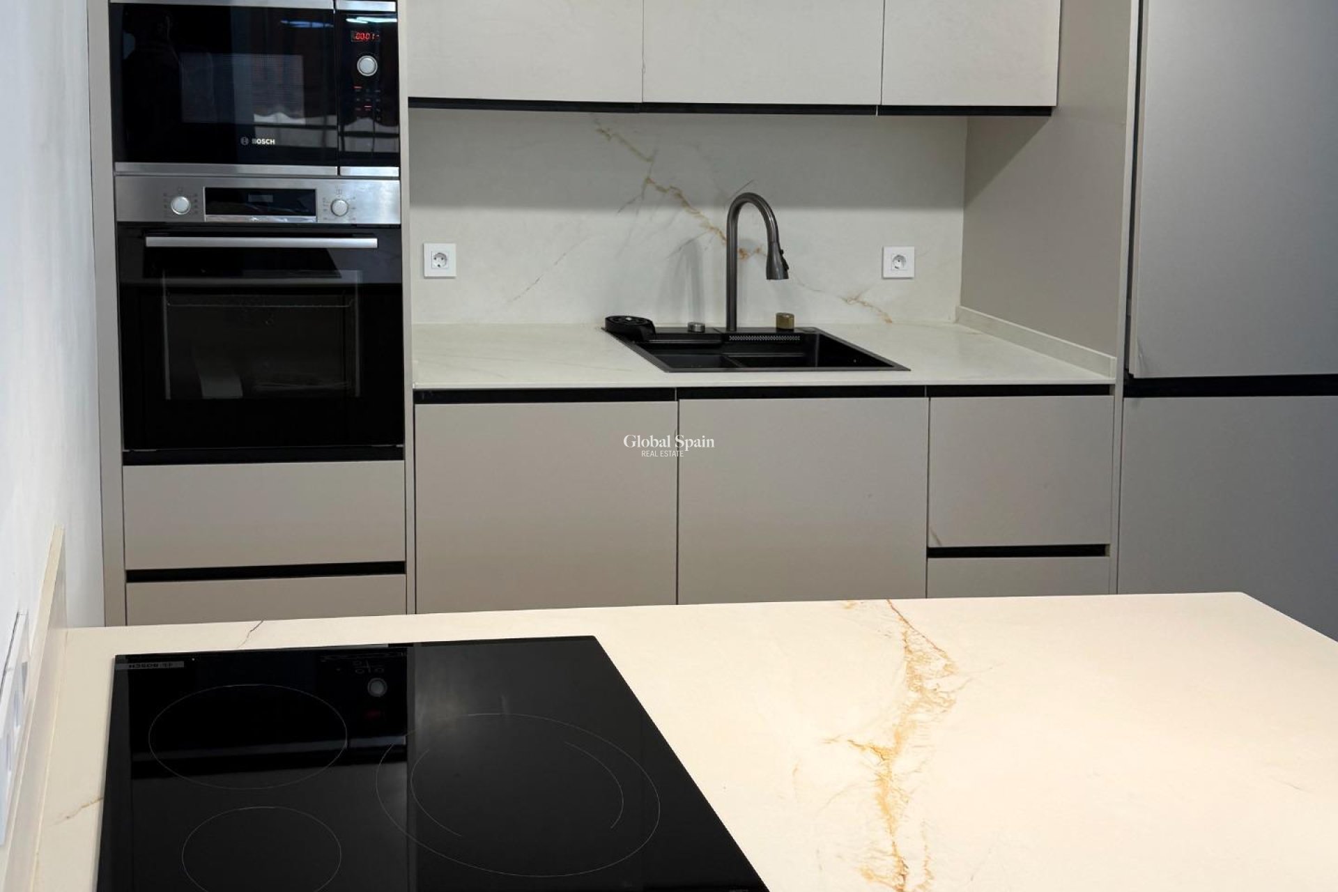 Revente - APPARTEMENT -
TORREVIEJA - El Acequión - Los Náufragos