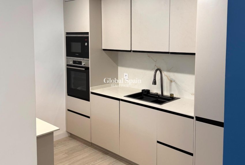 Revente - APPARTEMENT -
TORREVIEJA - El Acequión - Los Náufragos