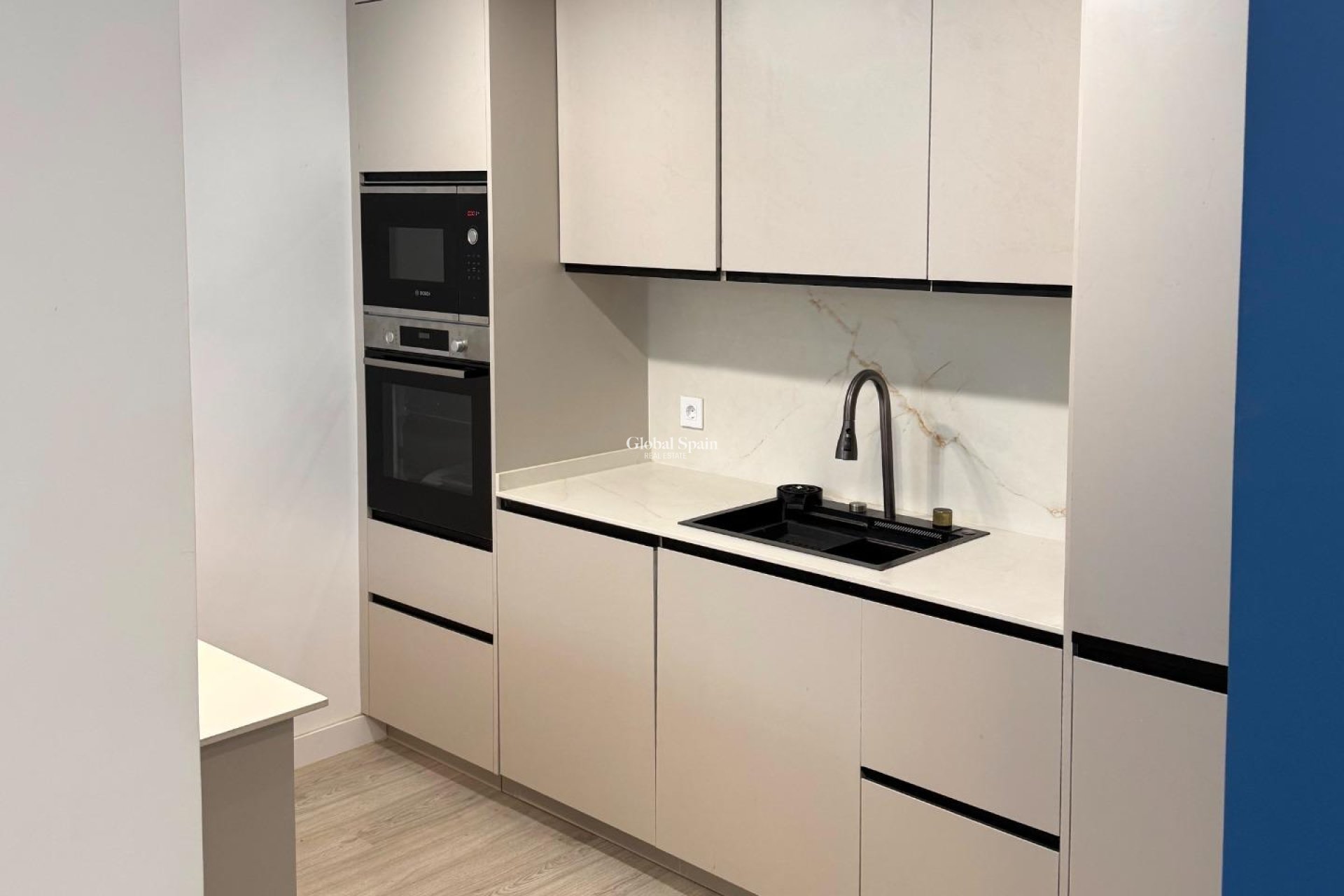 Revente - APPARTEMENT -
TORREVIEJA - El Acequión - Los Náufragos