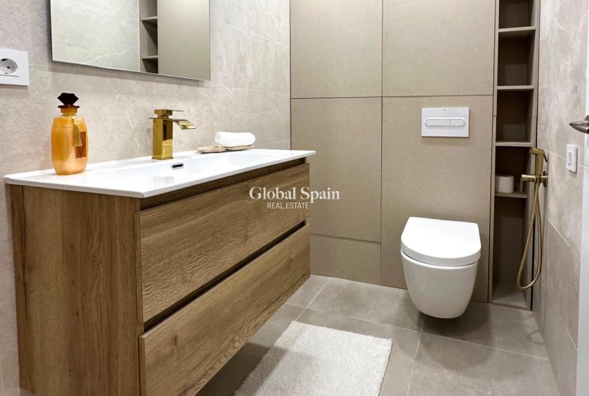 Revente - APPARTEMENT -
TORREVIEJA - El Acequión - Los Náufragos