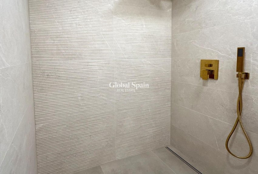 Revente - APPARTEMENT -
TORREVIEJA - El Acequión - Los Náufragos
