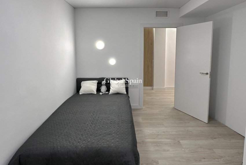 Revente - APPARTEMENT -
TORREVIEJA - El Acequión - Los Náufragos
