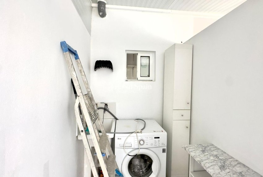 Revente - APPARTEMENT -
TORREVIEJA - El limonar