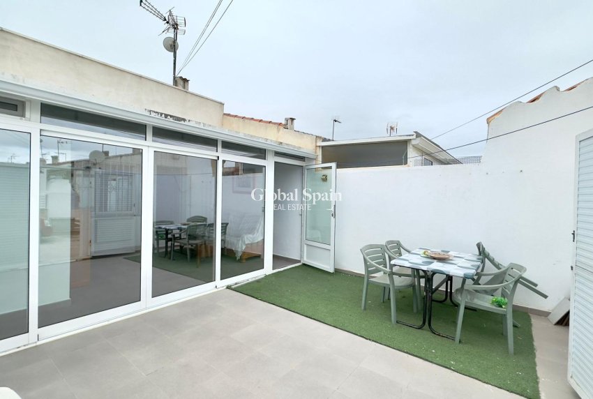 Revente - APPARTEMENT -
TORREVIEJA - El limonar