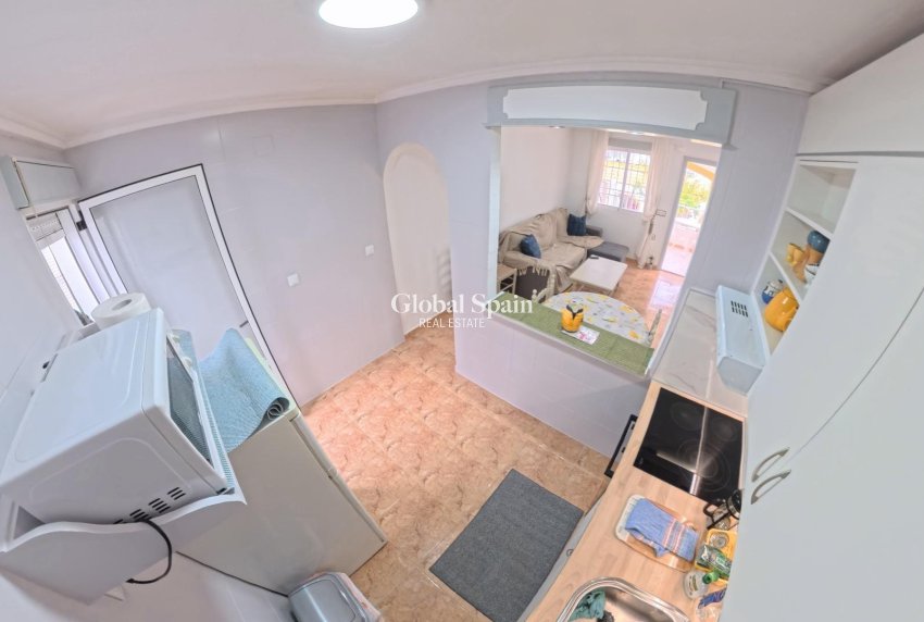 Revente - APPARTEMENT -
TORREVIEJA - El limonar