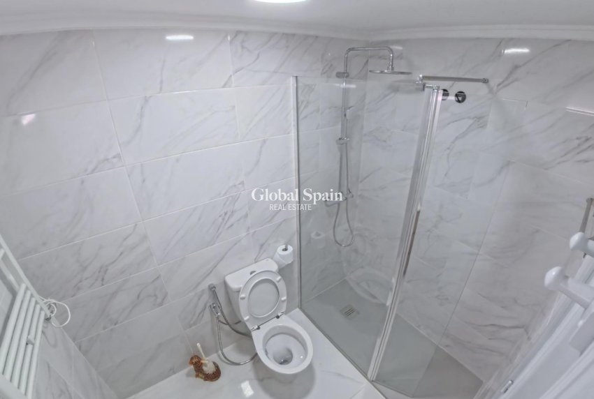 Revente - APPARTEMENT -
TORREVIEJA - El limonar