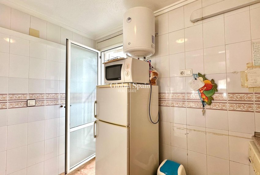 Revente - APPARTEMENT -
TORREVIEJA - El limonar