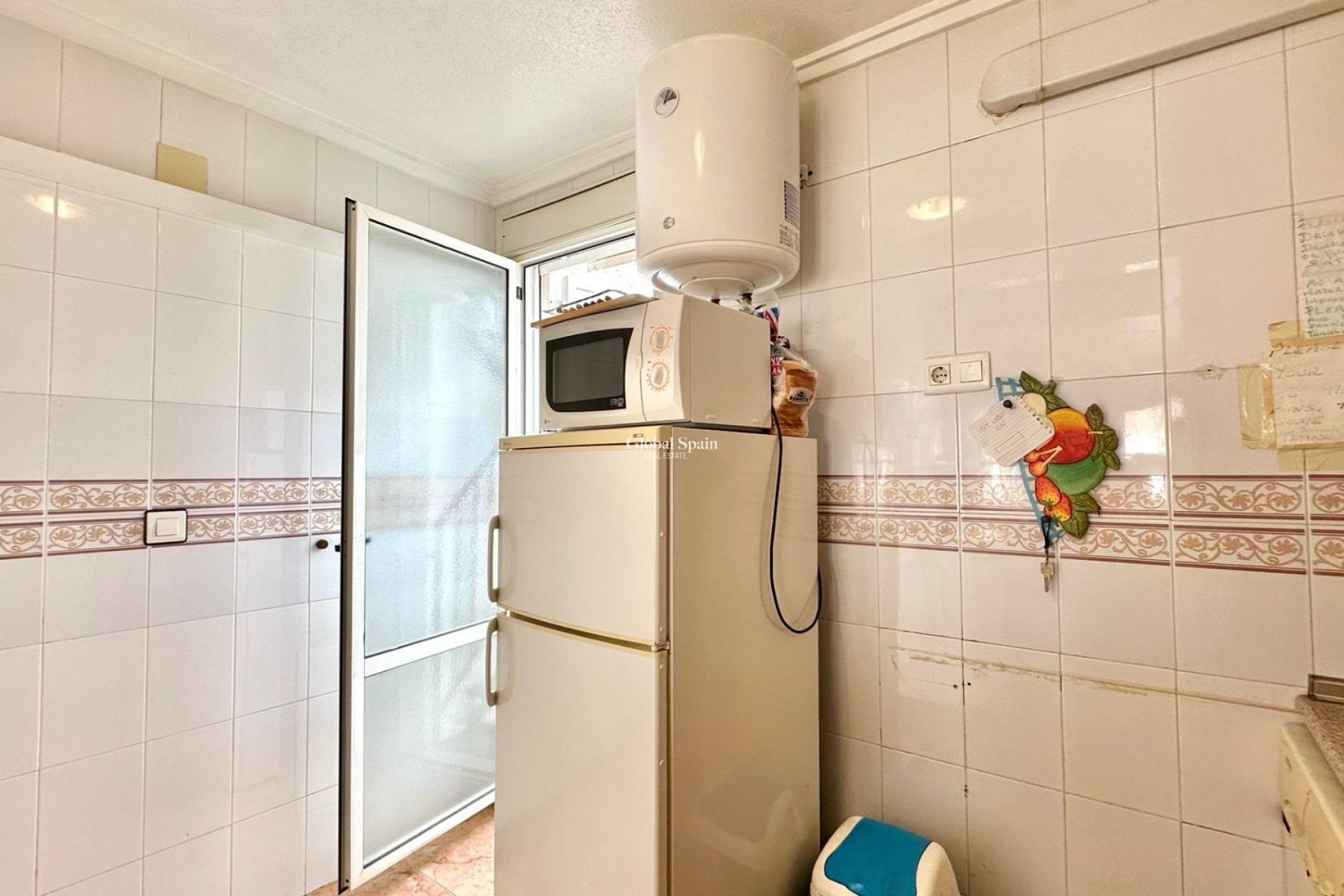Revente - APPARTEMENT -
TORREVIEJA - El limonar