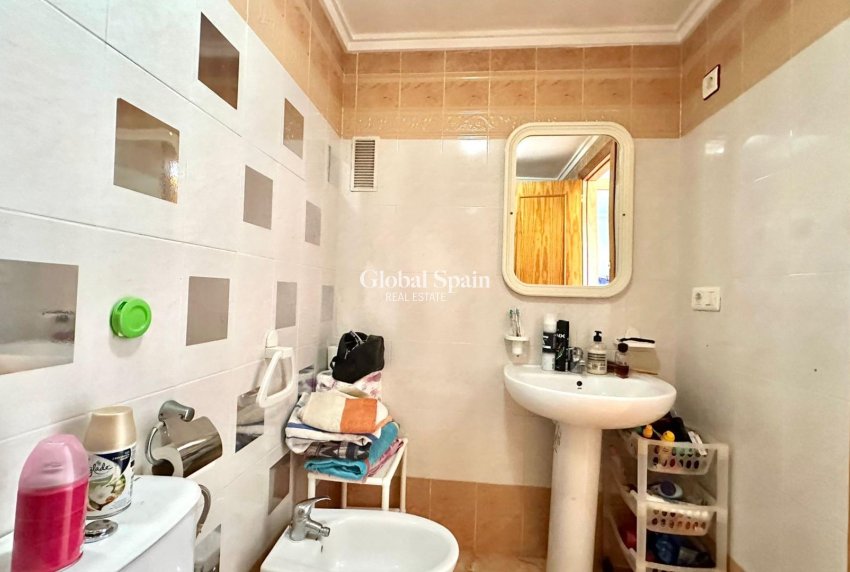 Revente - APPARTEMENT -
TORREVIEJA - El limonar