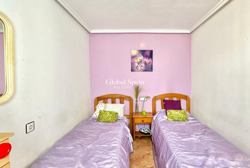 Revente - APPARTEMENT -
TORREVIEJA - El limonar