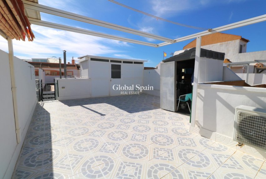 Revente - APPARTEMENT -
TORREVIEJA - El limonar