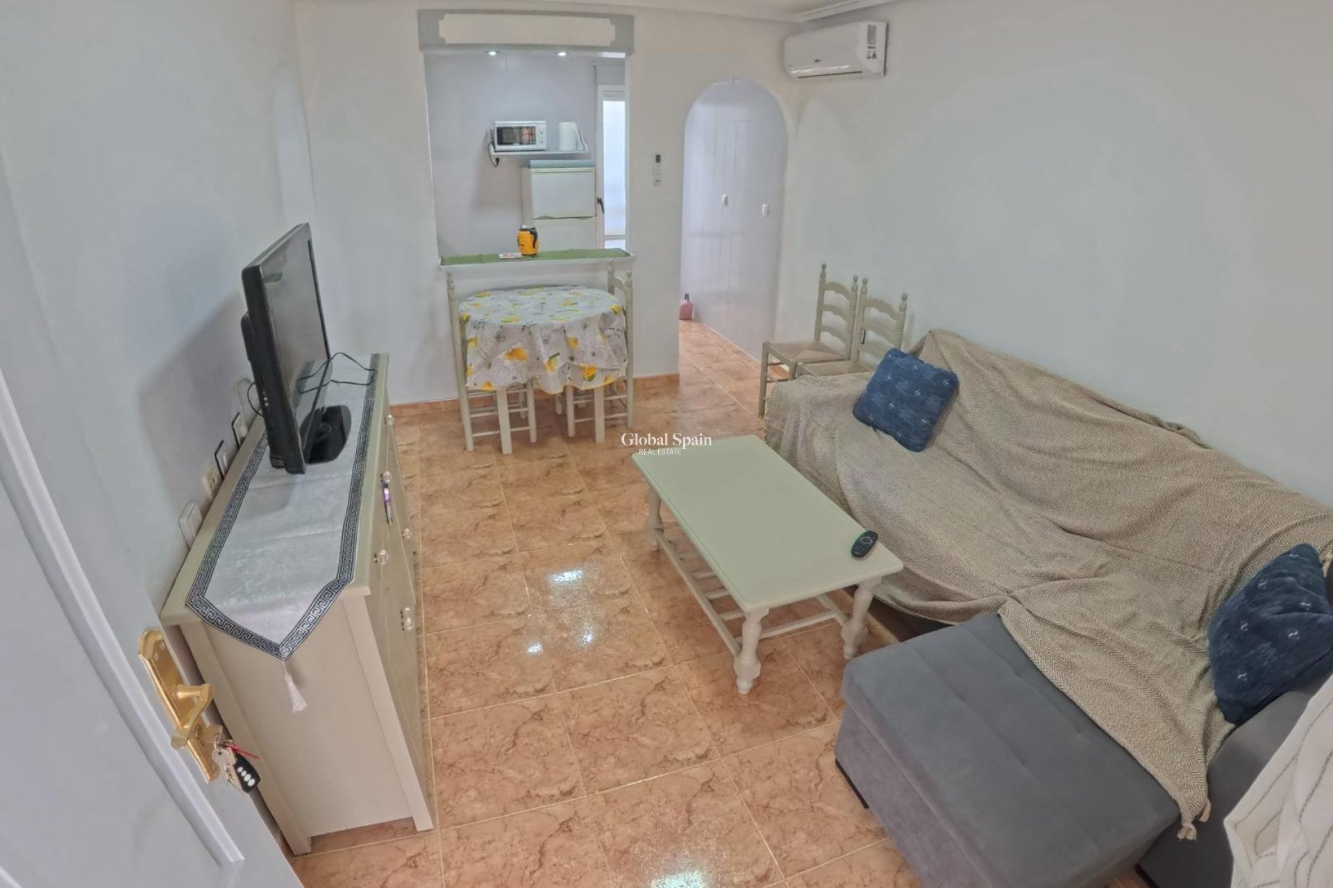 Revente - APPARTEMENT -
TORREVIEJA - El limonar
