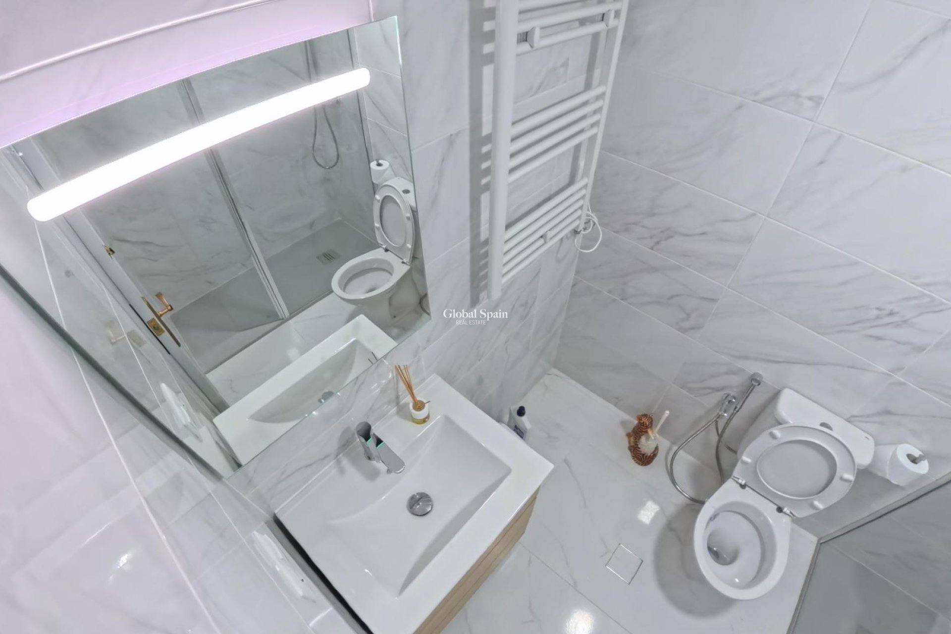 Revente - APPARTEMENT -
TORREVIEJA - El limonar
