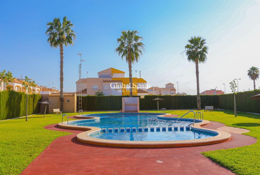 Revente - APPARTEMENT -
TORREVIEJA - El limonar