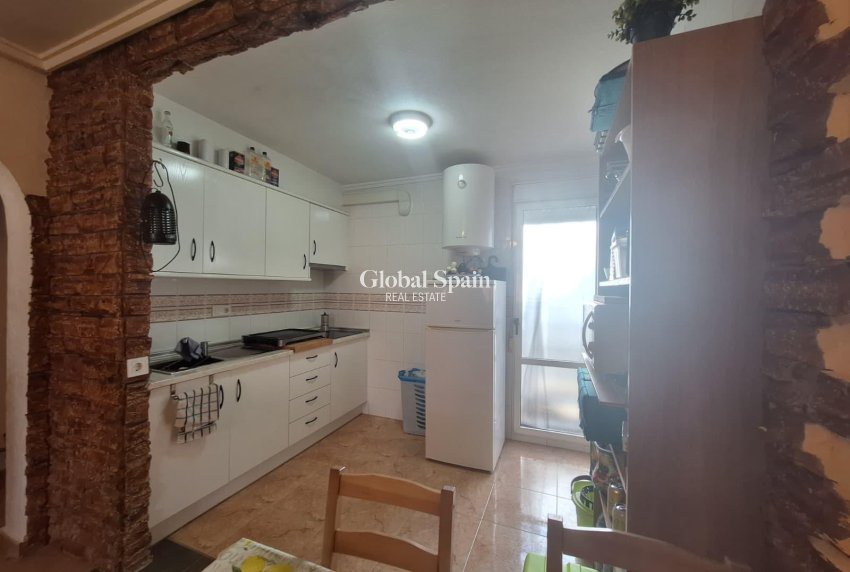 Revente - APPARTEMENT -
TORREVIEJA - El limonar