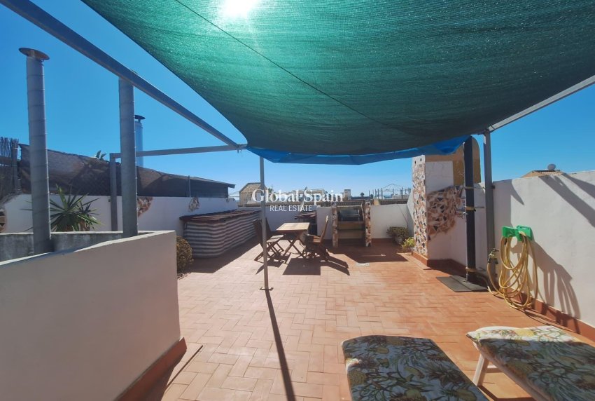 Revente - APPARTEMENT -
TORREVIEJA - El limonar