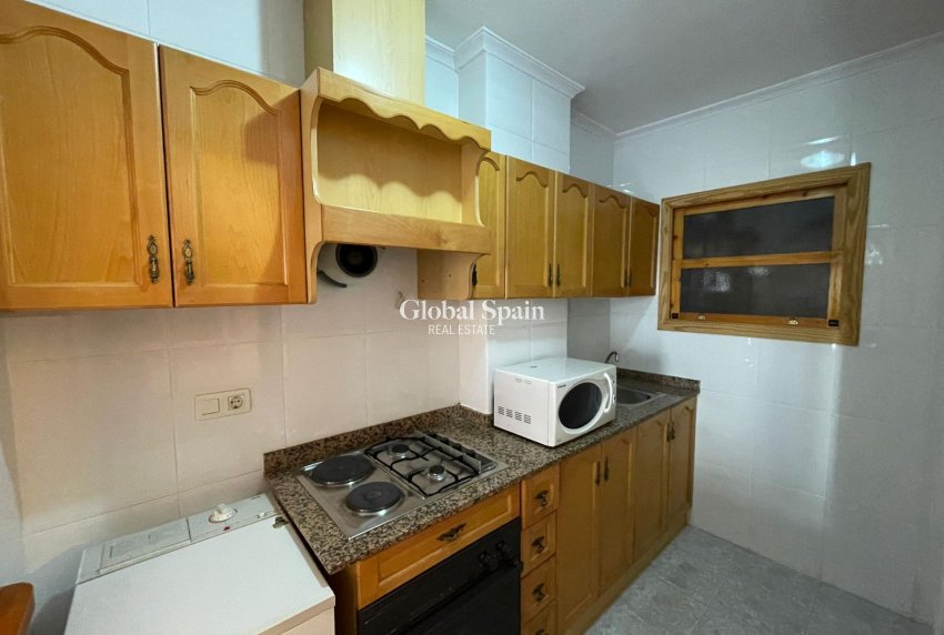 Revente - APPARTEMENT -
TORREVIEJA - Estacion de autobuses