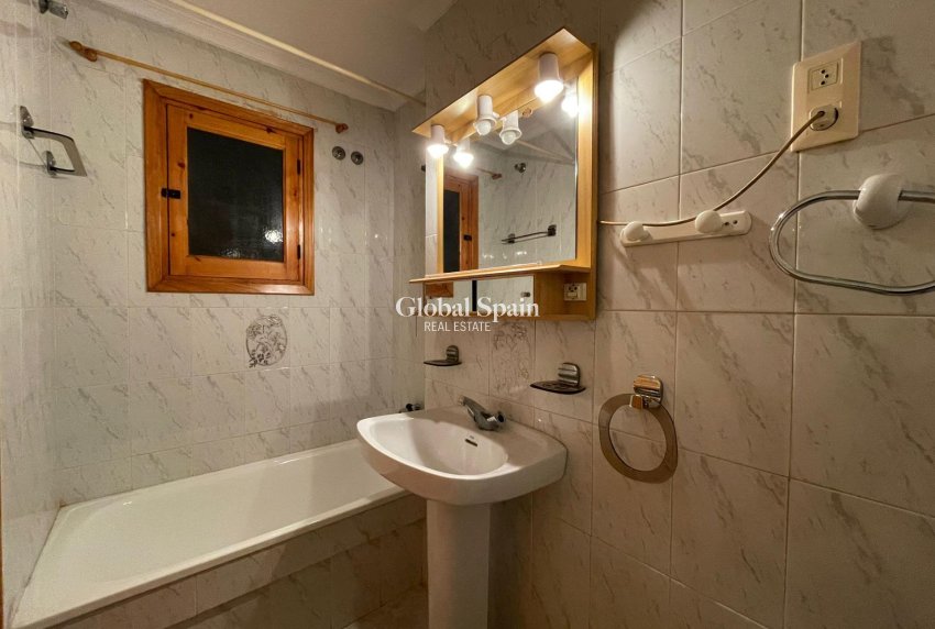 Revente - APPARTEMENT -
TORREVIEJA - Estacion de autobuses