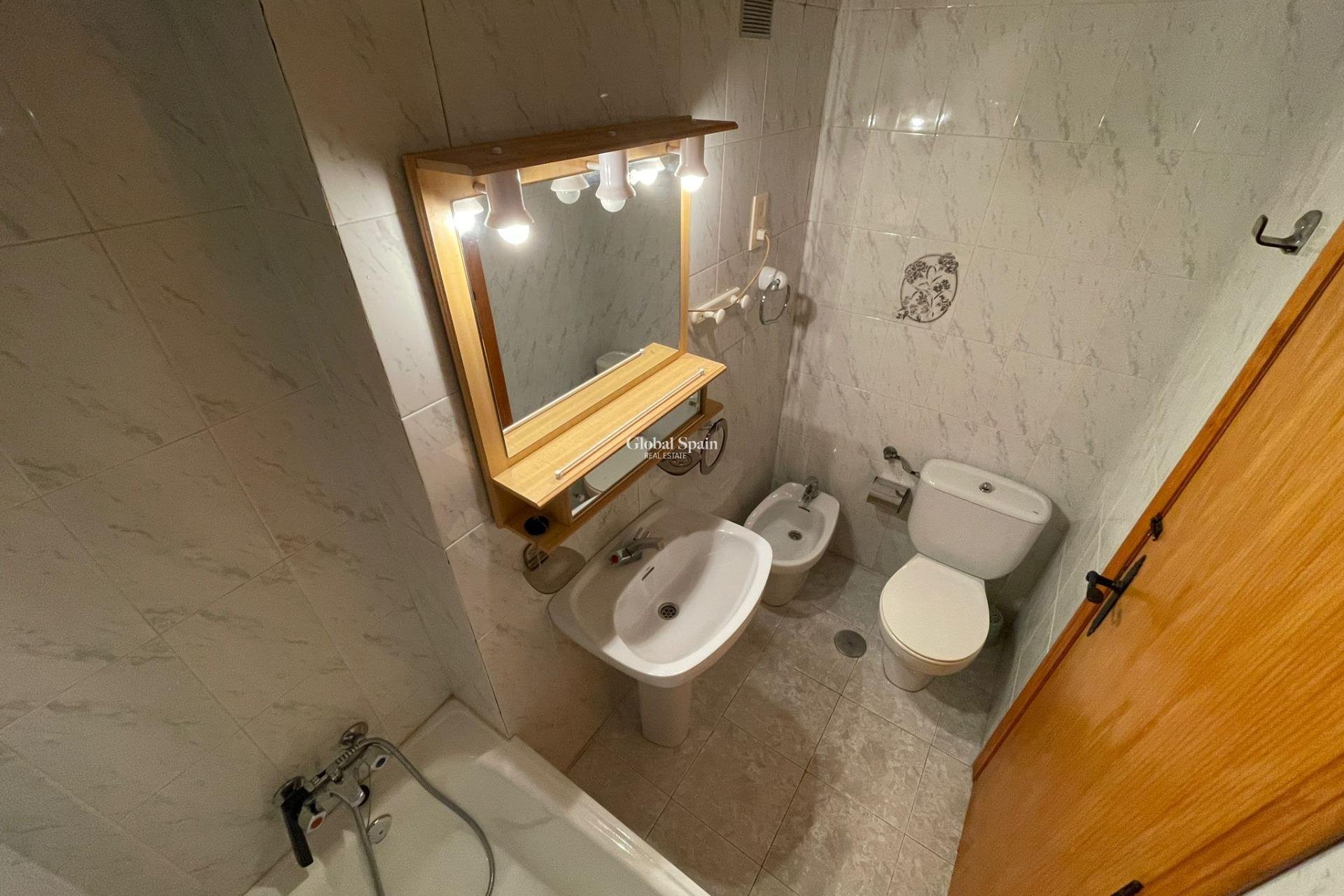 Revente - APPARTEMENT -
TORREVIEJA - Estacion de autobuses