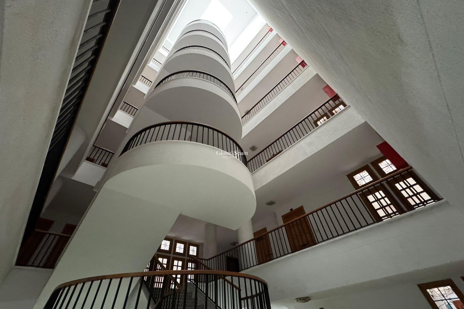 Revente - APPARTEMENT -
TORREVIEJA - Estacion de autobuses