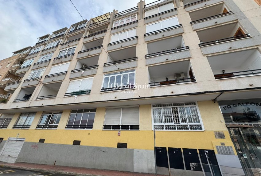 Revente - APPARTEMENT -
TORREVIEJA - Estacion de autobuses