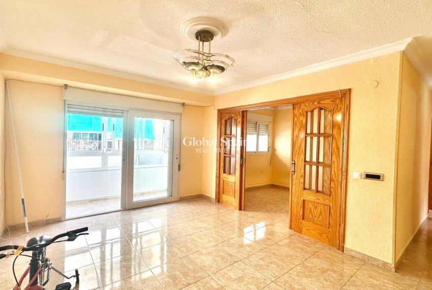 Revente - APPARTEMENT -
TORREVIEJA - Estacion de autobuses