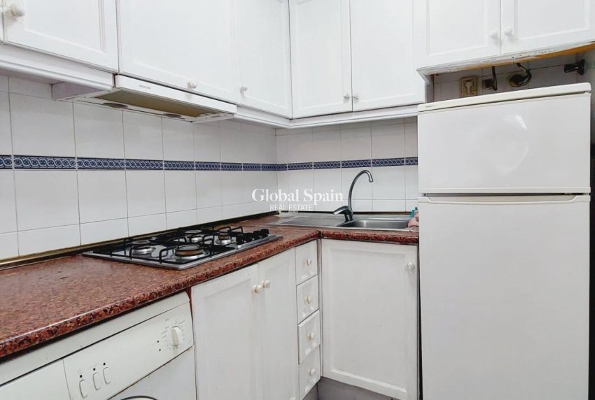 Revente - APPARTEMENT -
TORREVIEJA - Estacion de autobuses