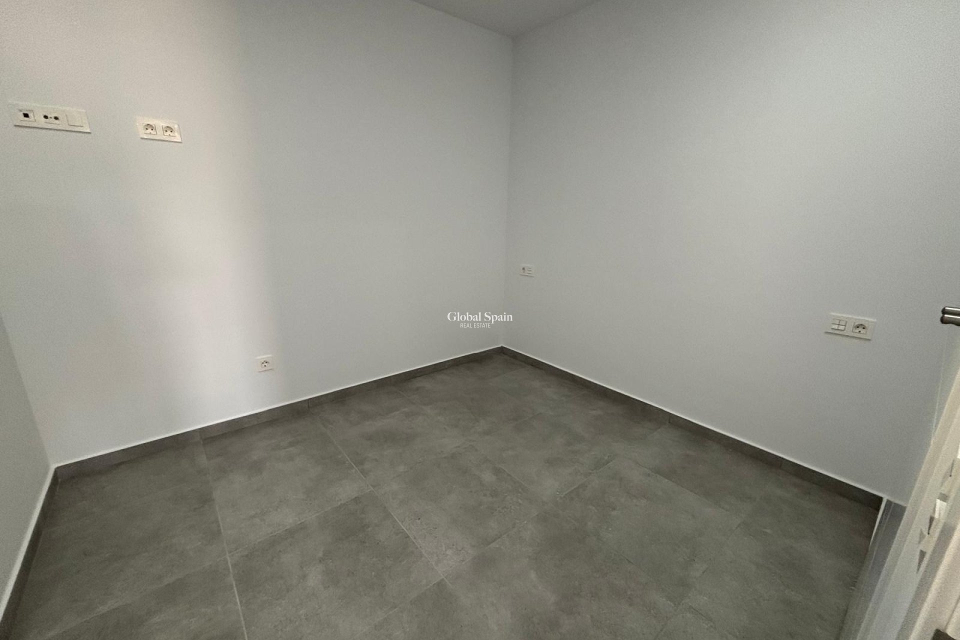 Revente - APPARTEMENT -
TORREVIEJA - Estacion de autobuses