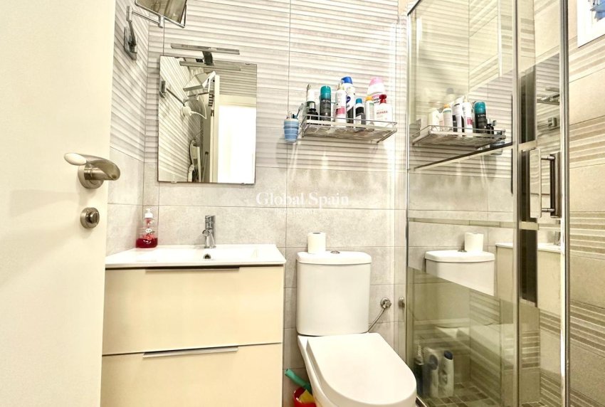 Revente - APPARTEMENT -
TORREVIEJA - Estacion de autobuses