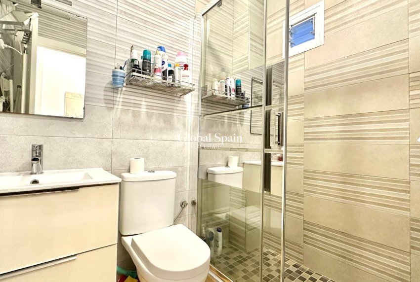 Revente - APPARTEMENT -
TORREVIEJA - Estacion de autobuses