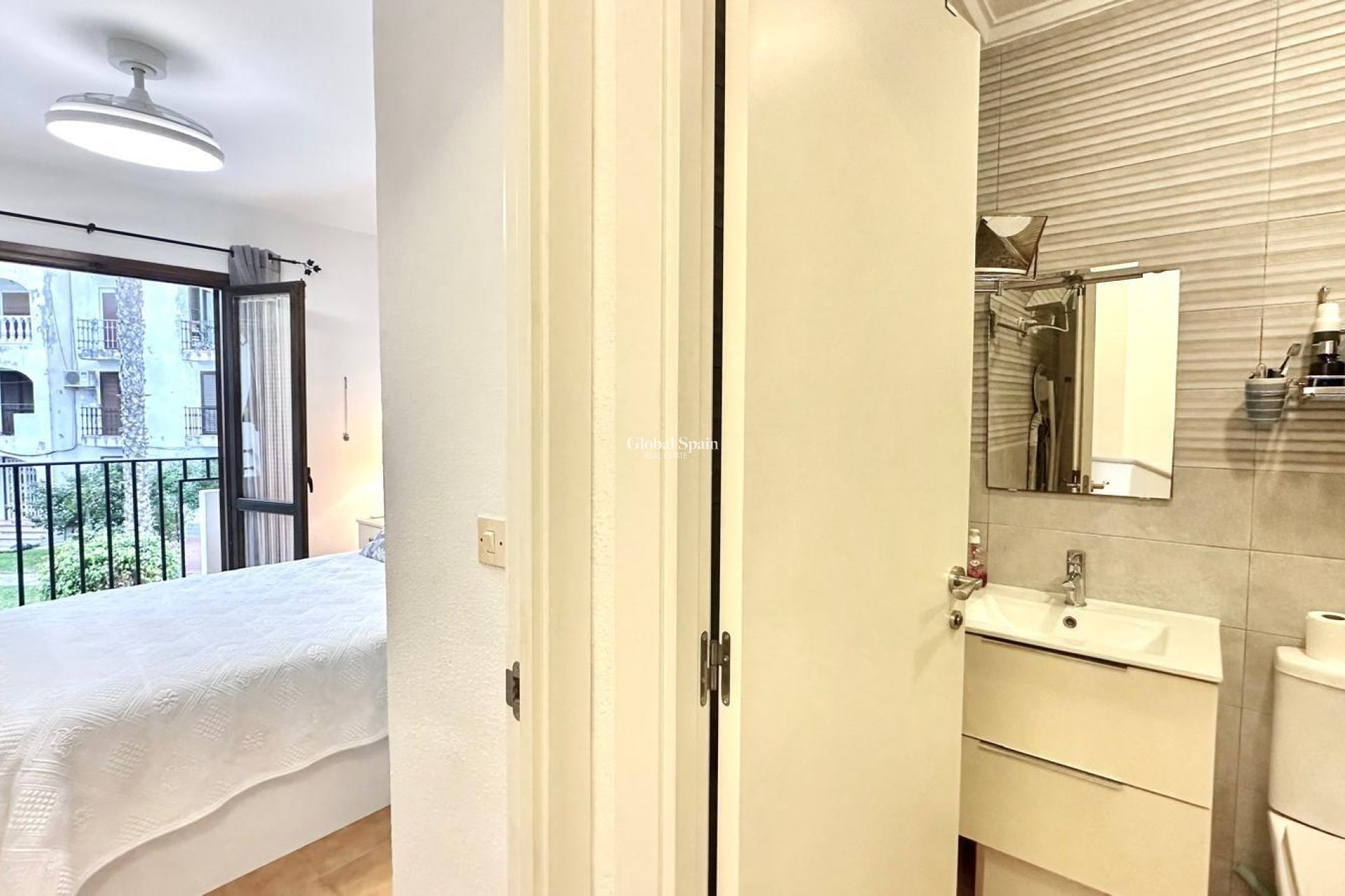 Revente - APPARTEMENT -
TORREVIEJA - Estacion de autobuses