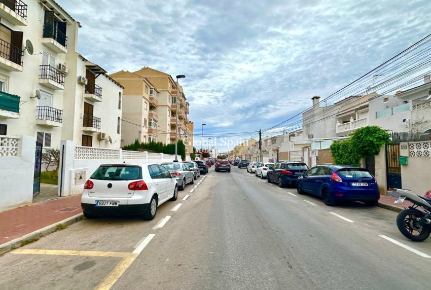 Revente - APPARTEMENT -
TORREVIEJA - Estacion de autobuses