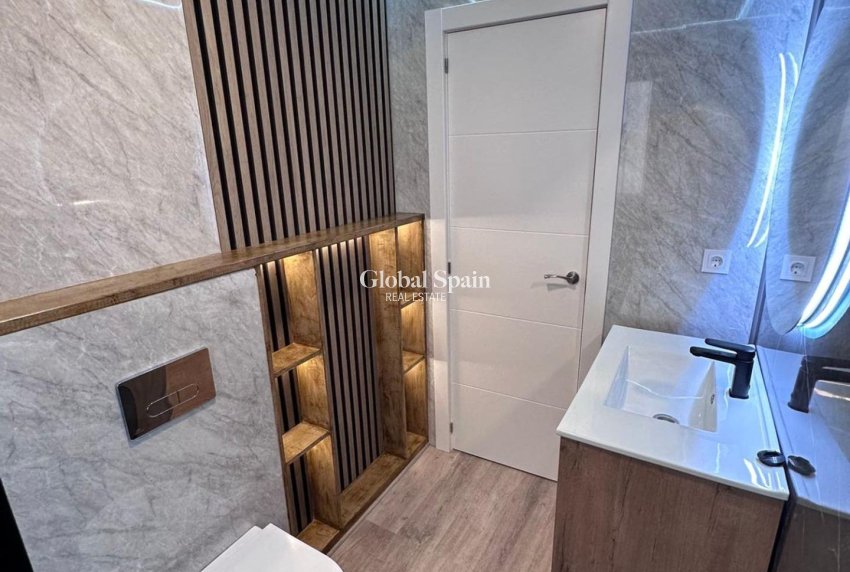 Revente - APPARTEMENT -
TORREVIEJA - Estacion de autobuses