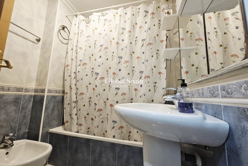 Revente - APPARTEMENT -
TORREVIEJA - Estacion de autobuses