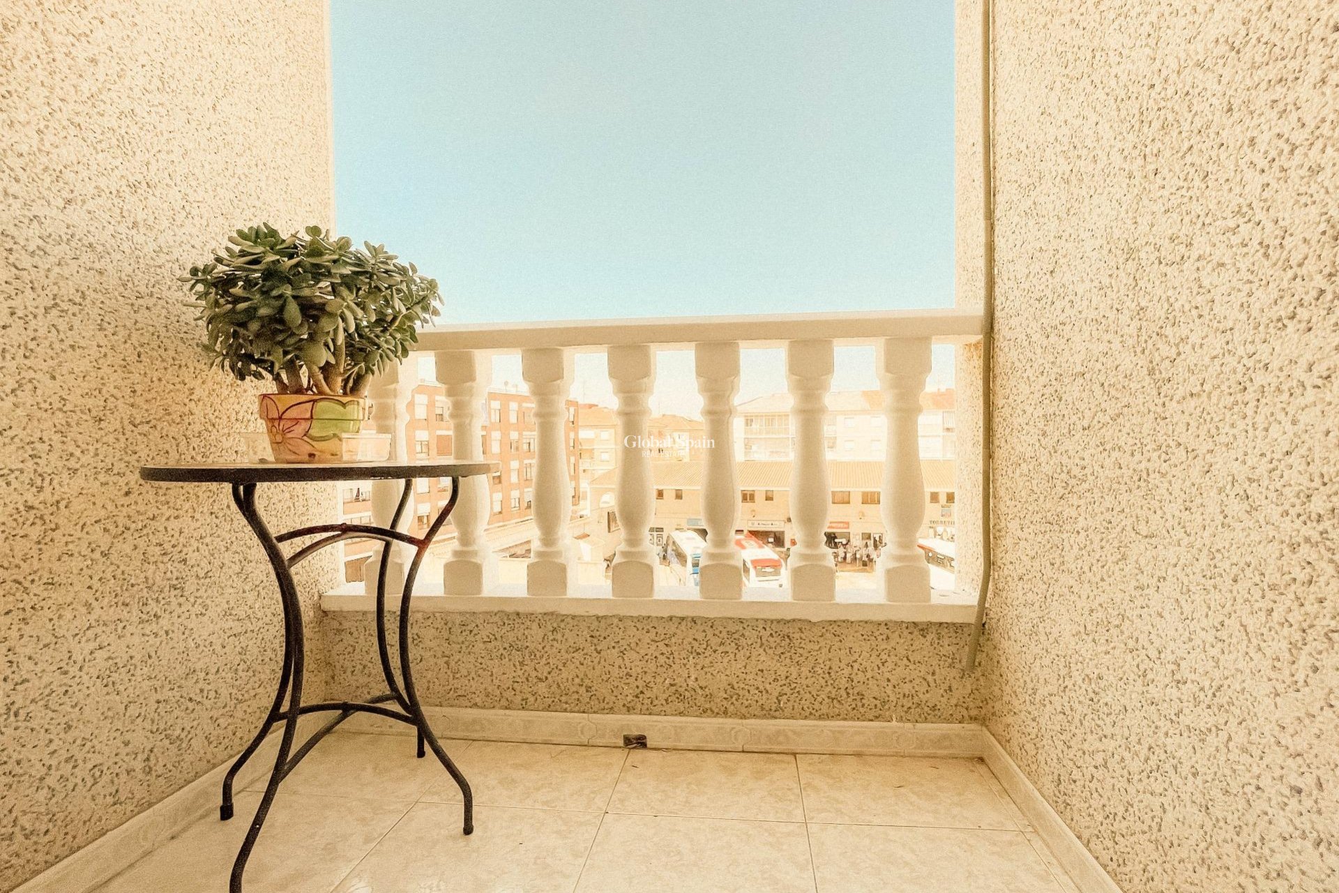 Revente - APPARTEMENT -
TORREVIEJA - Estacion de autobuses